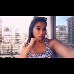 Meet your Posher, Larissa